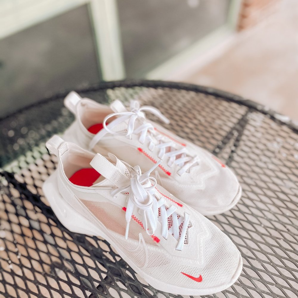 Nike Vista Lite - White and Pink